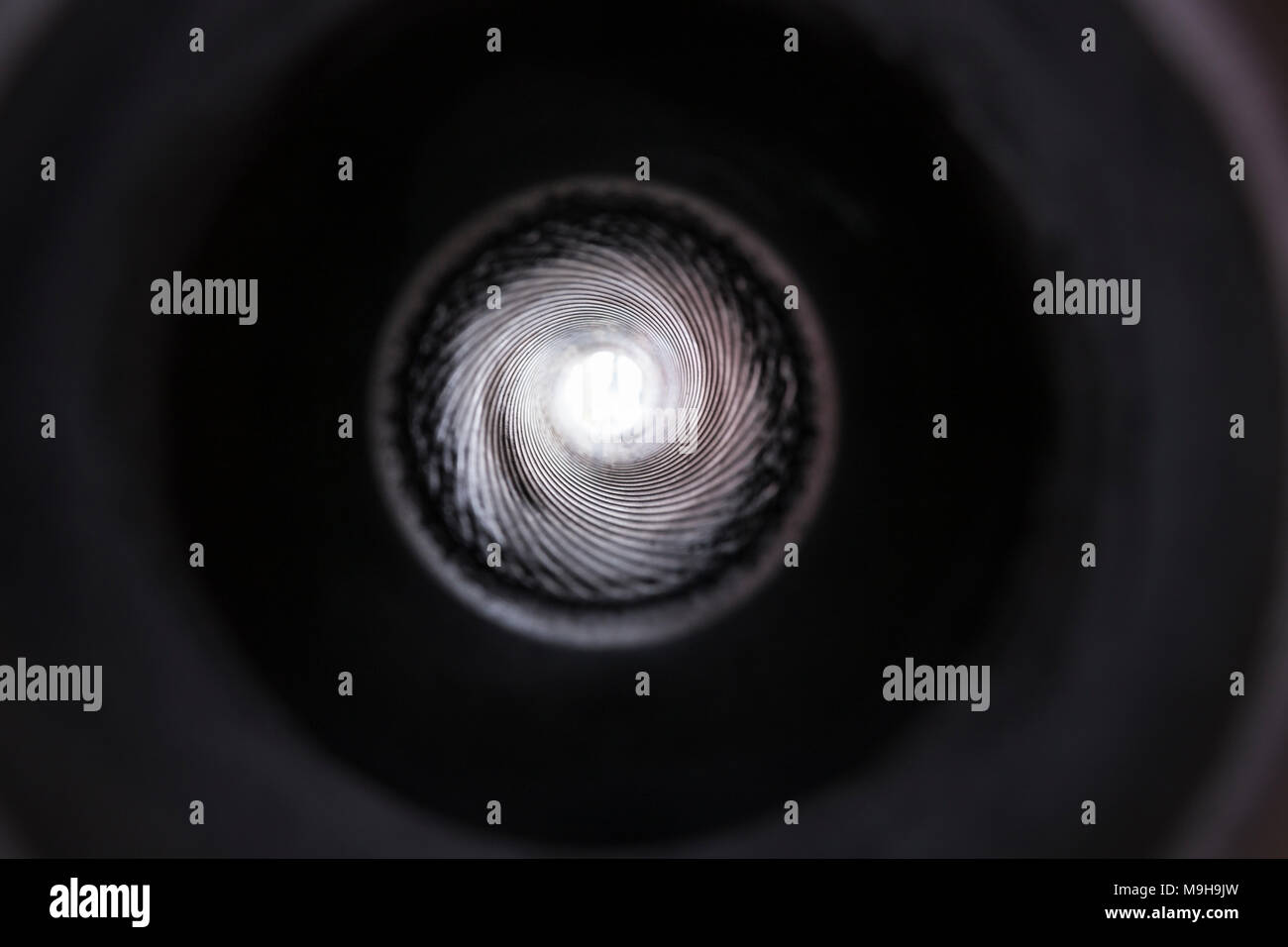 Jusqu'à la spoliation / canon de la 6" (152mm) sur les armes à feu M. HMS33 ; un moniteur de classe M29 de la Première Guerre mondiale, navire de guerre. Portsmouth Historic Dockyard UK Banque D'Images