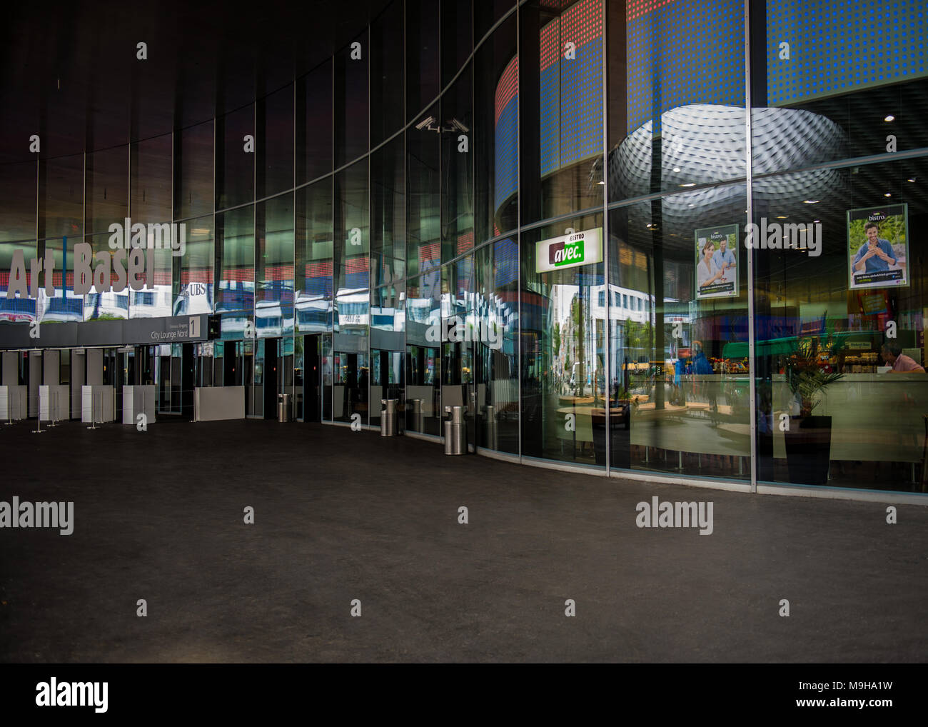 Bâle, Suisse - 12 juin 2017 : Centre d'exposition à Bâle en Suisse. Un  événement annuel d'art - Art Bazel. Architecture du centre d'expositions en  B Photo Stock - Alamy