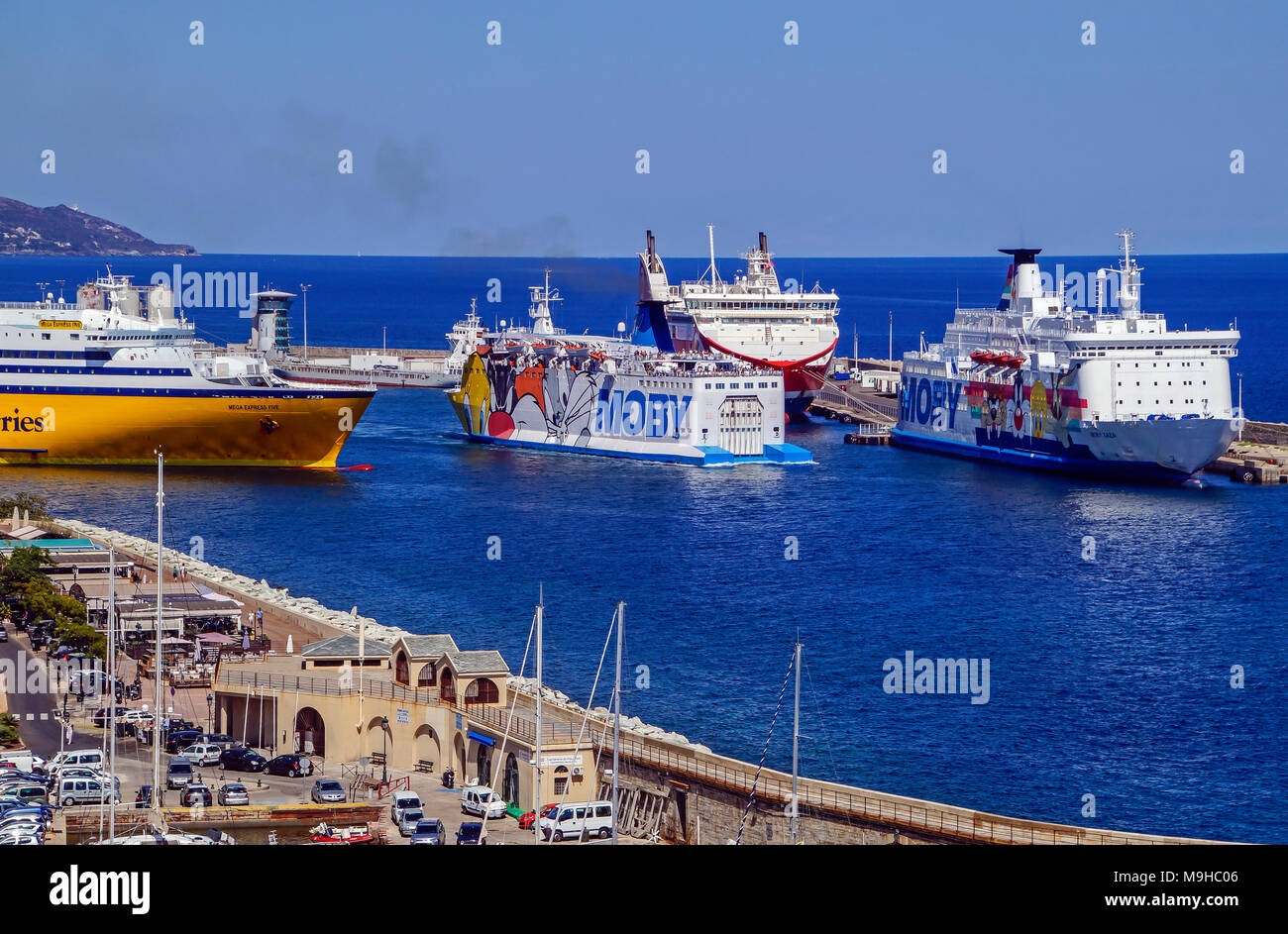 Moby Lines Moby Vincent inverse hors du port de Bastia Corse France Europe avec MOBY Zaza gauche, Corse Linea ferrycenter et Mega Express cinq gauche Banque D'Images