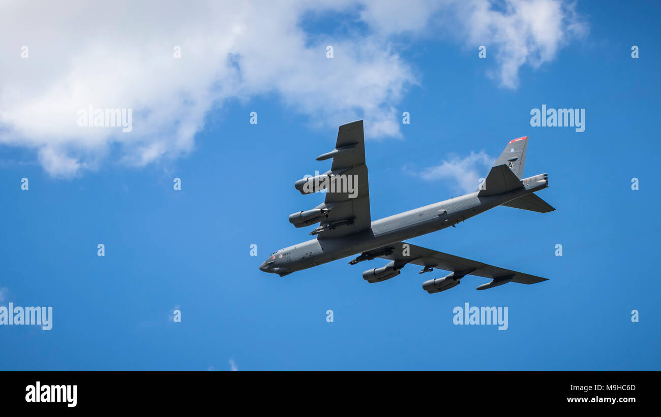 Le Buff puissant bombardier Boeing B-52 Stratofortress en vol au Salon du Bourget 2017 à Duluth, Minnesota, USA. Banque D'Images