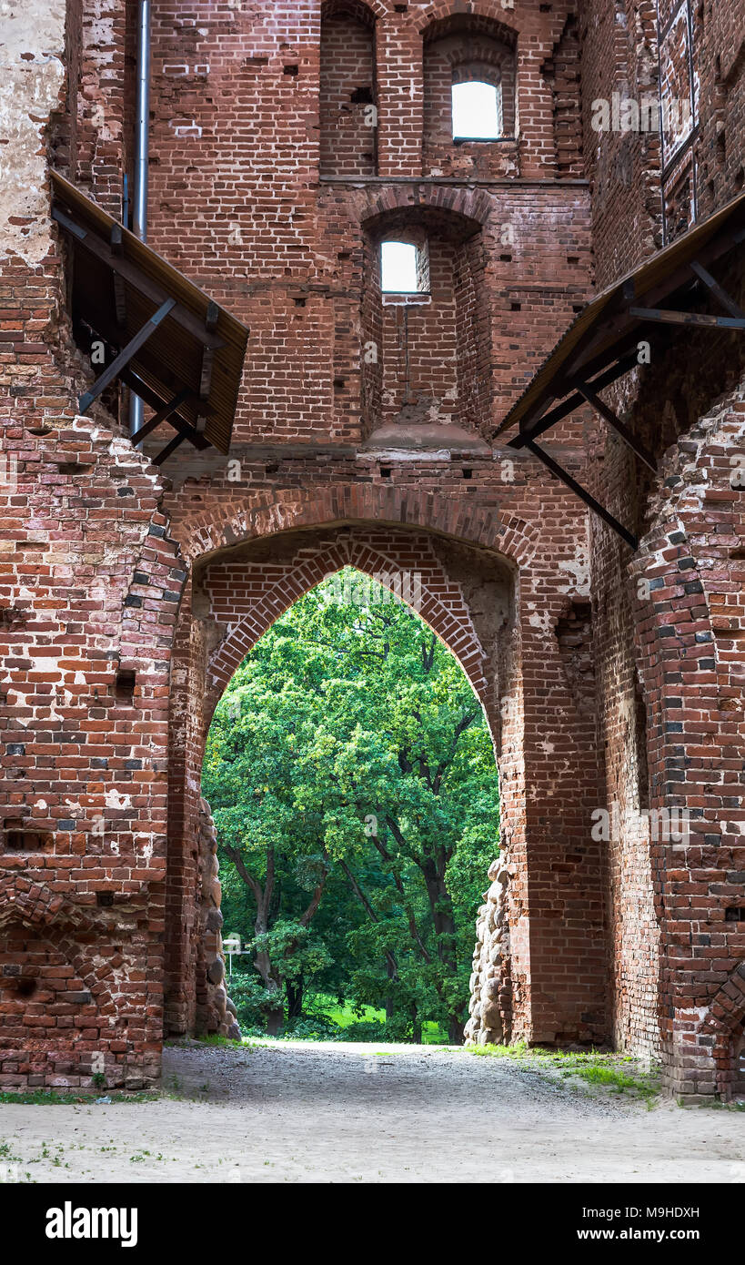 Porte à la Cathédrale de Tartu. C'est le principal point d'intérêt à Tartu. Banque D'Images