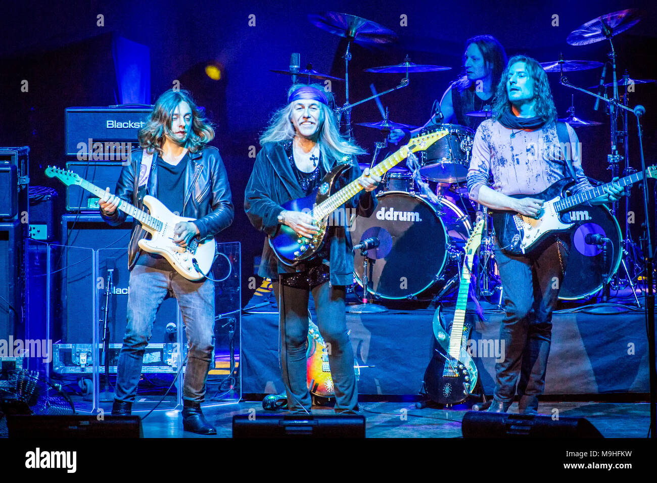 Norvège, Oslo - 24 mars, 2018. La tournée de concerts de guitare G3 a atteint Oslo Konserthus. Ici guitariste Uli Jon Roth (C) est vu en direct sur scène. (Photo crédit : Gonzales Photo - Terje Dokken). Banque D'Images