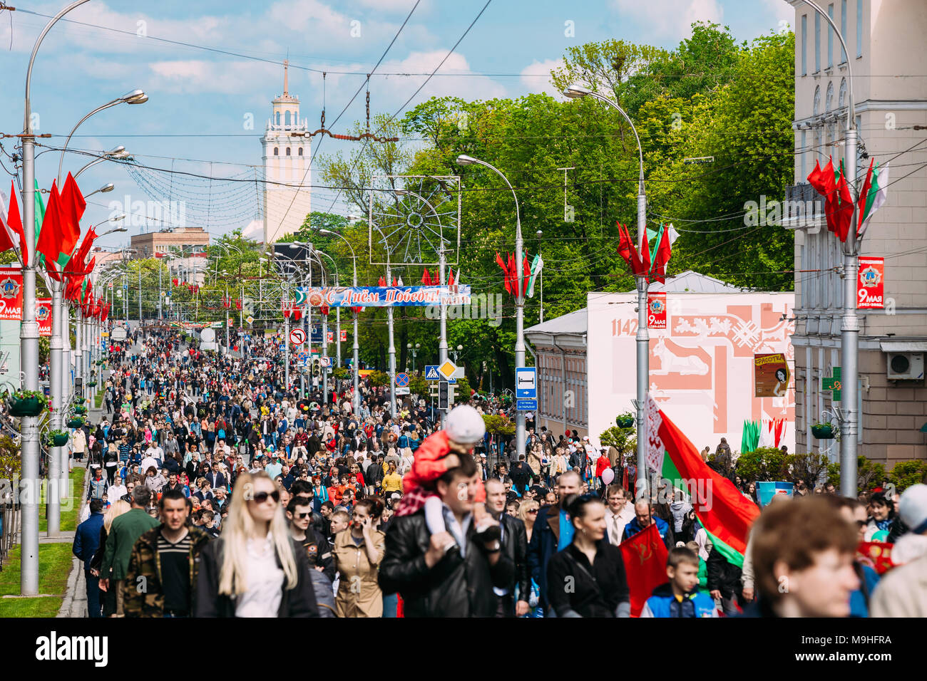 Gomel, Bélarus - 9 mai 2015 : Les personnes qui participent à d'un défilé militaire consacré au Jour de la Victoire - le 70e anniversaire de la Victoire dans la grande Patri Banque D'Images