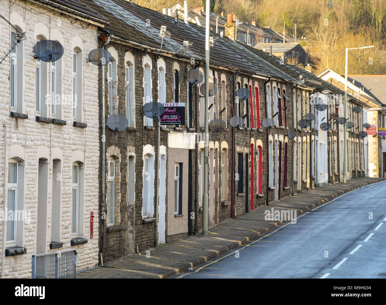 Une rangée de maisons mitoyennes traditionnelles Banque D'Images