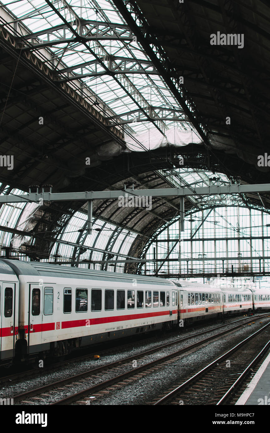 Le train d'Amsterdam Banque D'Images