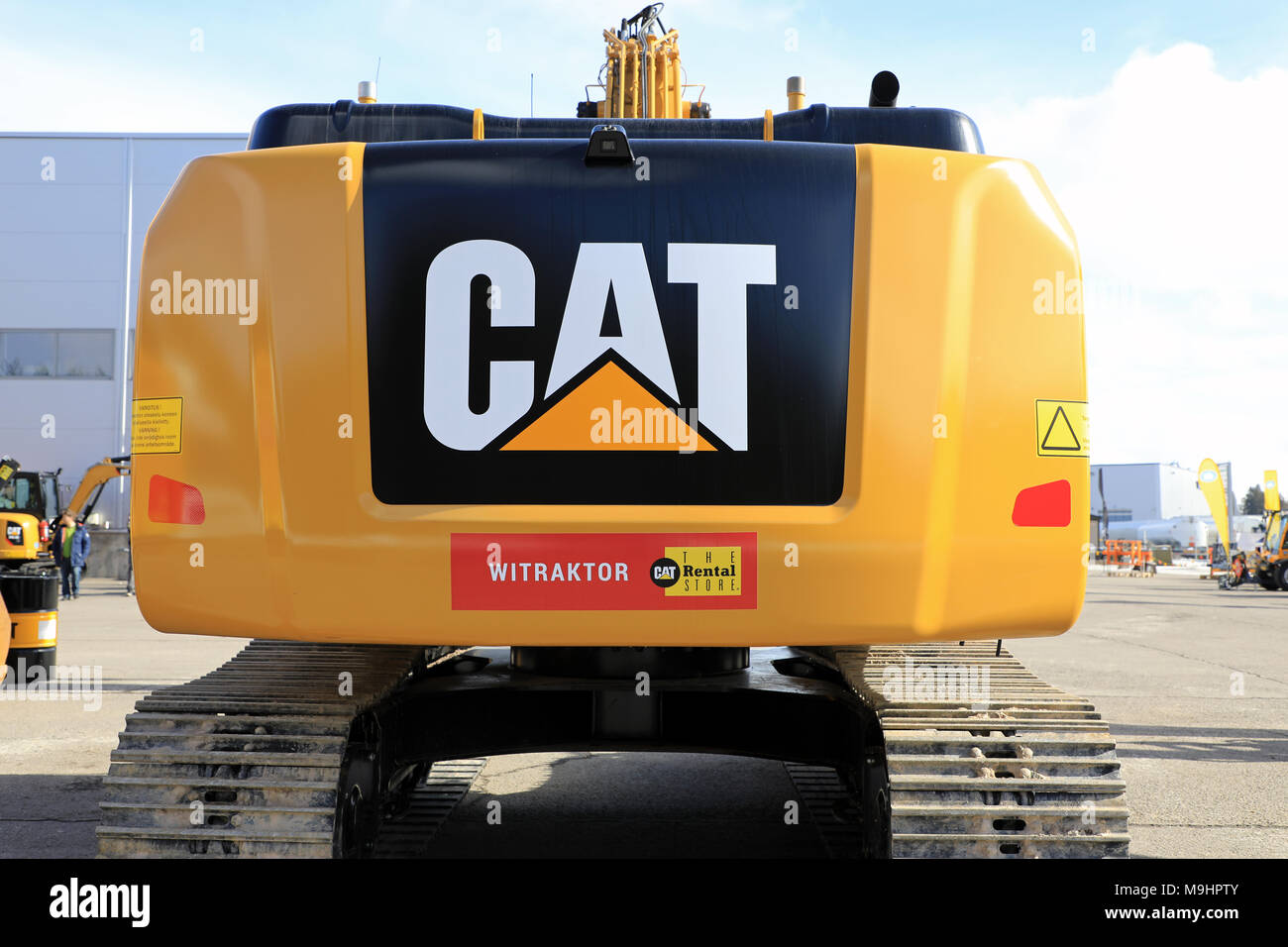 LIETO, FINLANDE - le 24 mars 2018 : Cat pelle à chenilles avec Caterpillar Inc. logo vu lors de l'éventualité d'Konekaupan Machines Lansi Villi Banque D'Images