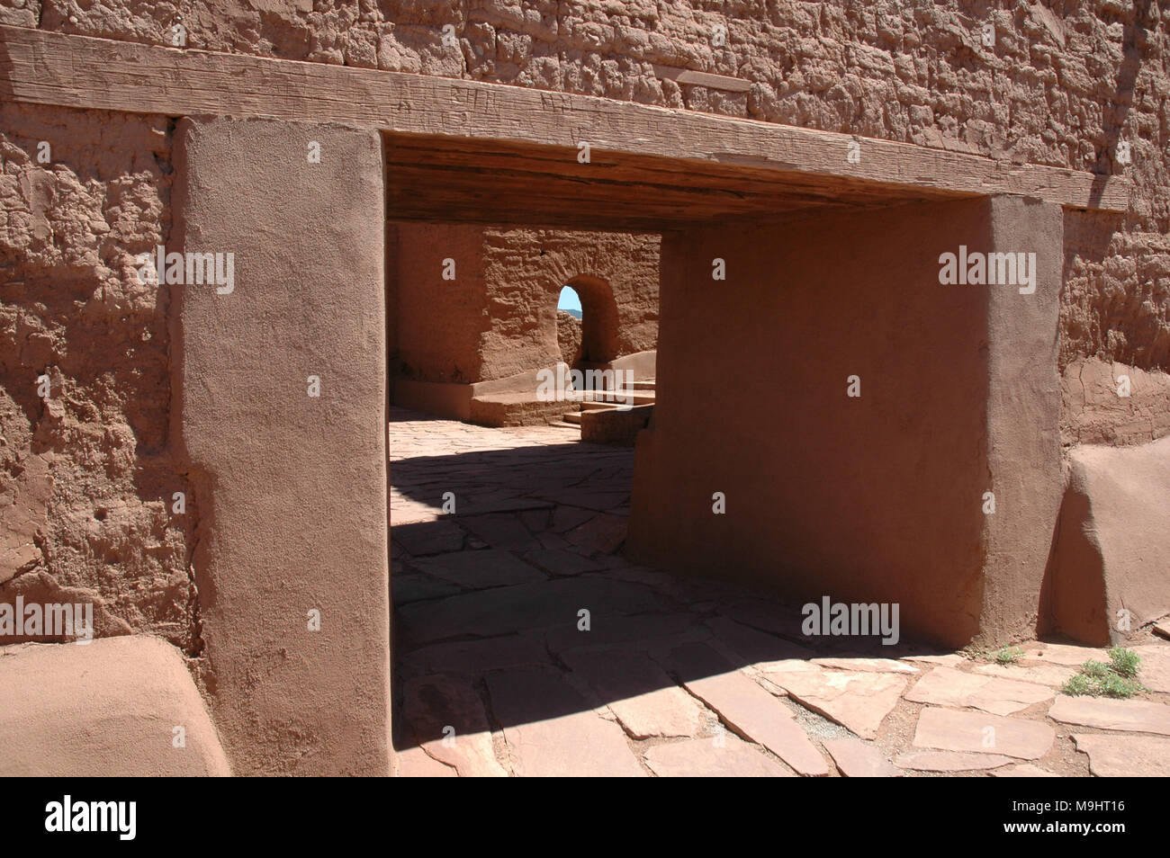 Les ruines de Pecos Pueblo Mission s'asseoir près des ruines de Pecos Pueblo près de Santa Fe, Nouveau Mexique. Les ruines datent de 1717. Banque D'Images