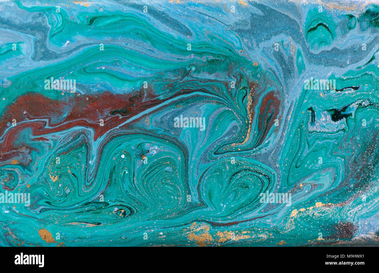 En résumé fond acrylique. Nature bleu et vert d'art de la marbrure de texture. Gold glitter. Banque D'Images