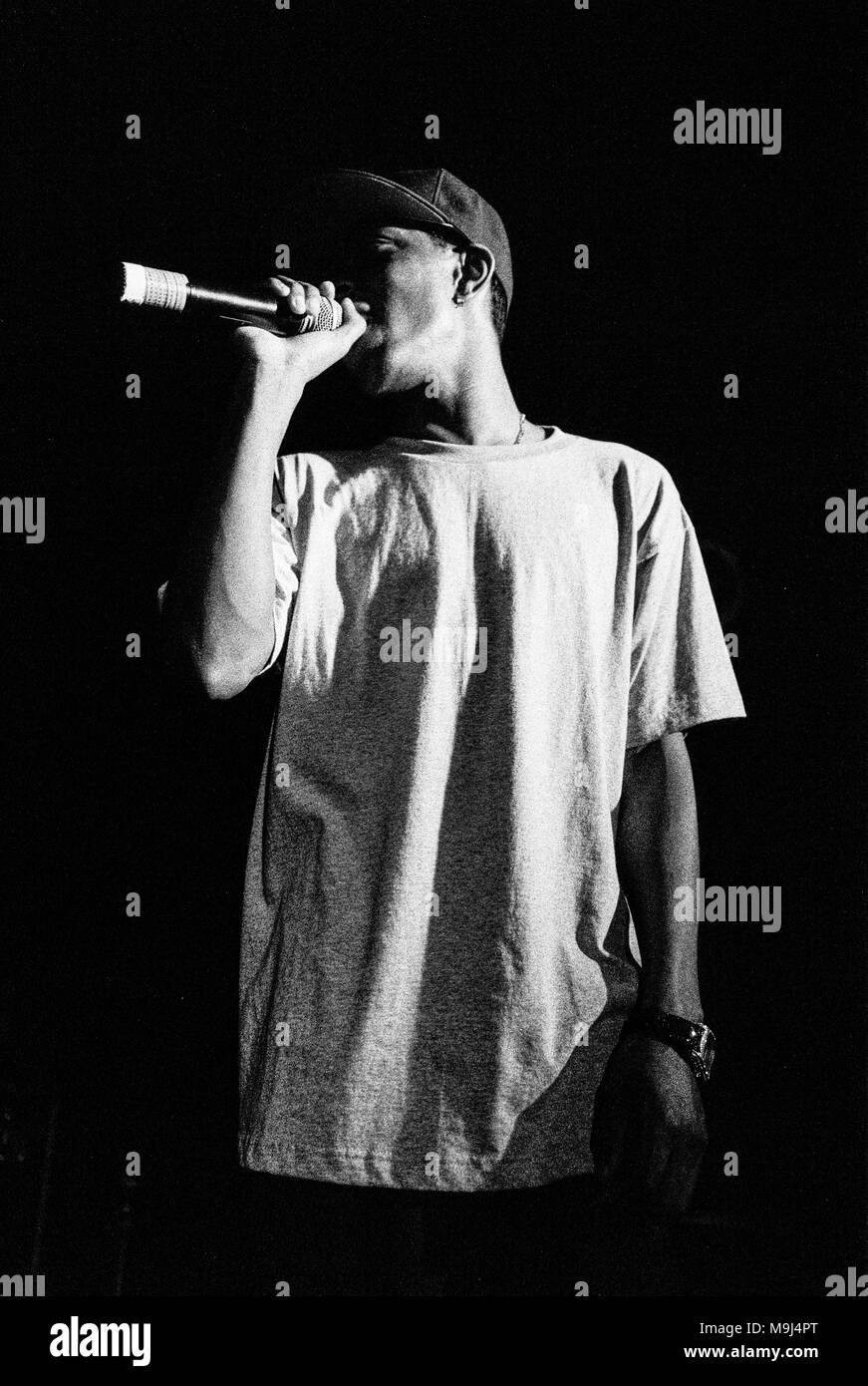 Dizzee Rascal en effectuant à toutes les parties de demain le 4 avril 2004, The River Haven Hotel, Camber Sands, West Sussex, Angleterre, Royaume-Uni. Banque D'Images