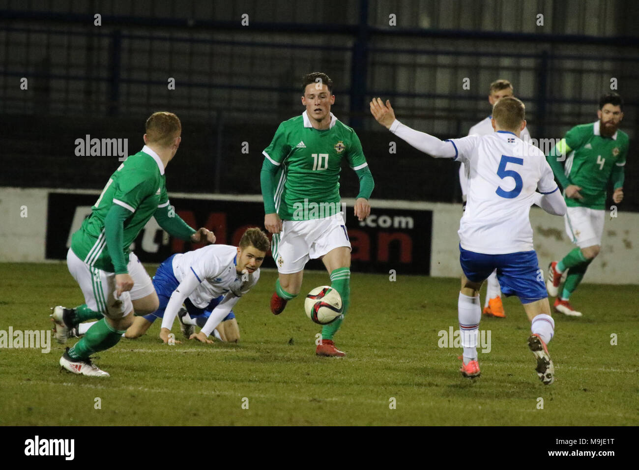 Coleraine Showgrounds, Coleraine, en Irlande du Nord, Royaume-Uni. 26 mars 2018. Le football International - 2019 En vertu de l'UEFA 21 Qualificatif Championnat - Groupe 2 - L'Irlande du Nord v Islande. La Jordanie Thompson l'Irlande du Nord (10) en action. Crédit : David Hunter/Alamy Live News. Banque D'Images