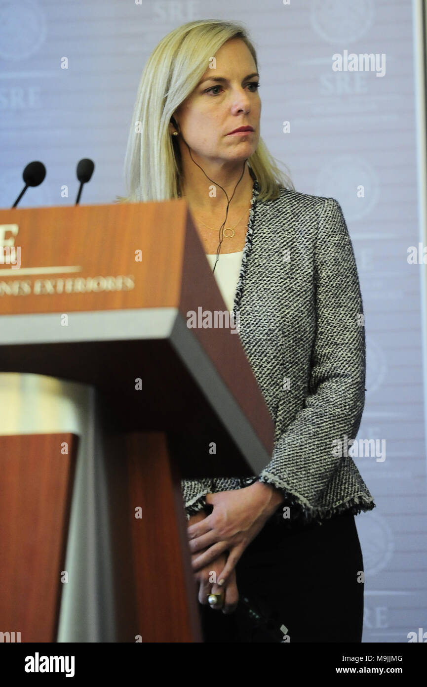 La ville de Mexico, Mexique. Mar 26, 2018. Le secrétaire américain à la Sécurité intérieure des Kirstjen Nielsen lors d'une conférence de presse, elle parle de migration et sécurité Mexique- U.S dans le cadre de sa visite de travail au Mexique, au ministère des Affaires étrangères le 26 mars 2018 à Mexico, Mexique Crédit : Carlos Tischler/SOPA Images/ZUMA/Alamy Fil Live News Banque D'Images