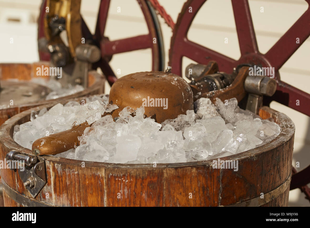 Machine à glace antique Banque de photographies et d'images à haute  résolution - Alamy
