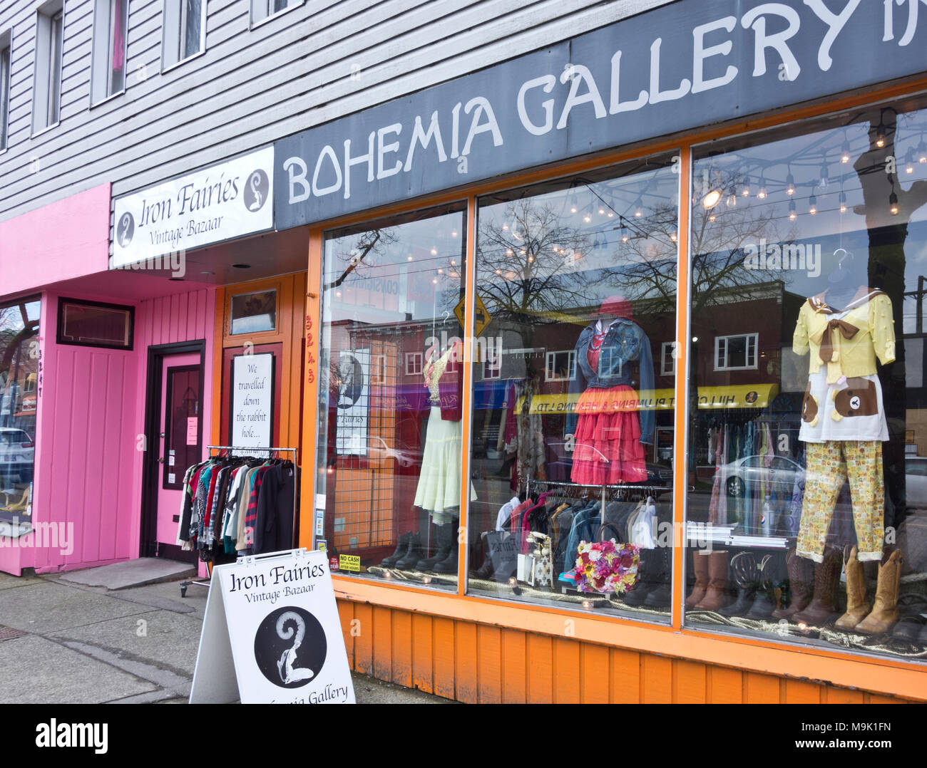 Boutiques de vêtements vintage sur la rue Main à Vancouver. Banque D'Images