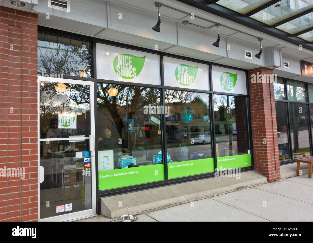 Nice Shoes, un magasin vendant des chaussures vegan végétalien et autres marchandises à Vancouver, BC. Magasin de chaussures vegan à Vancouver. Banque D'Images