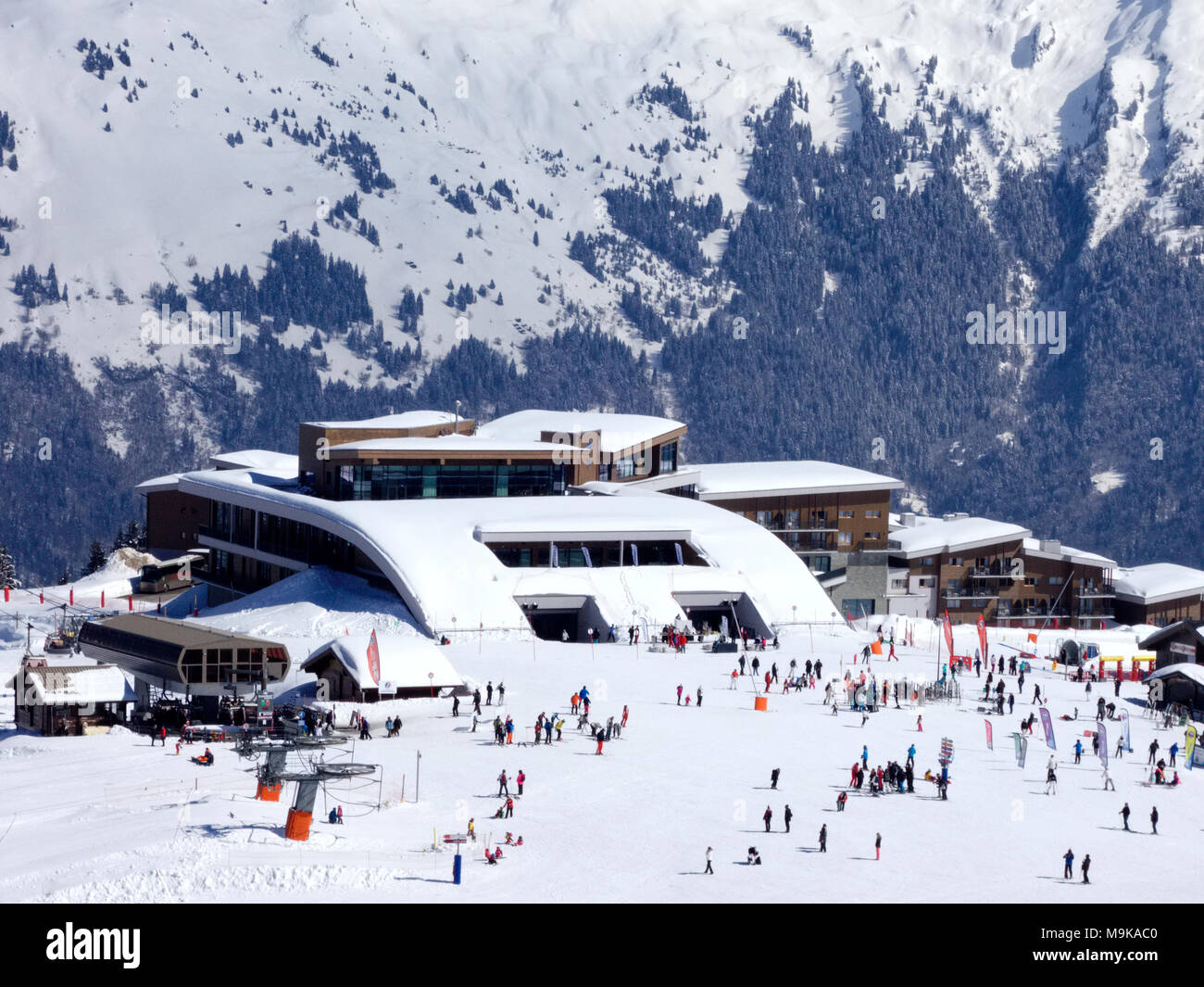 Vue générale de la station de ski Club Med hotel au Plateau des Saix à  Samoëns dans le Grand Massif dans les Alpes Françaises Photo Stock - Alamy