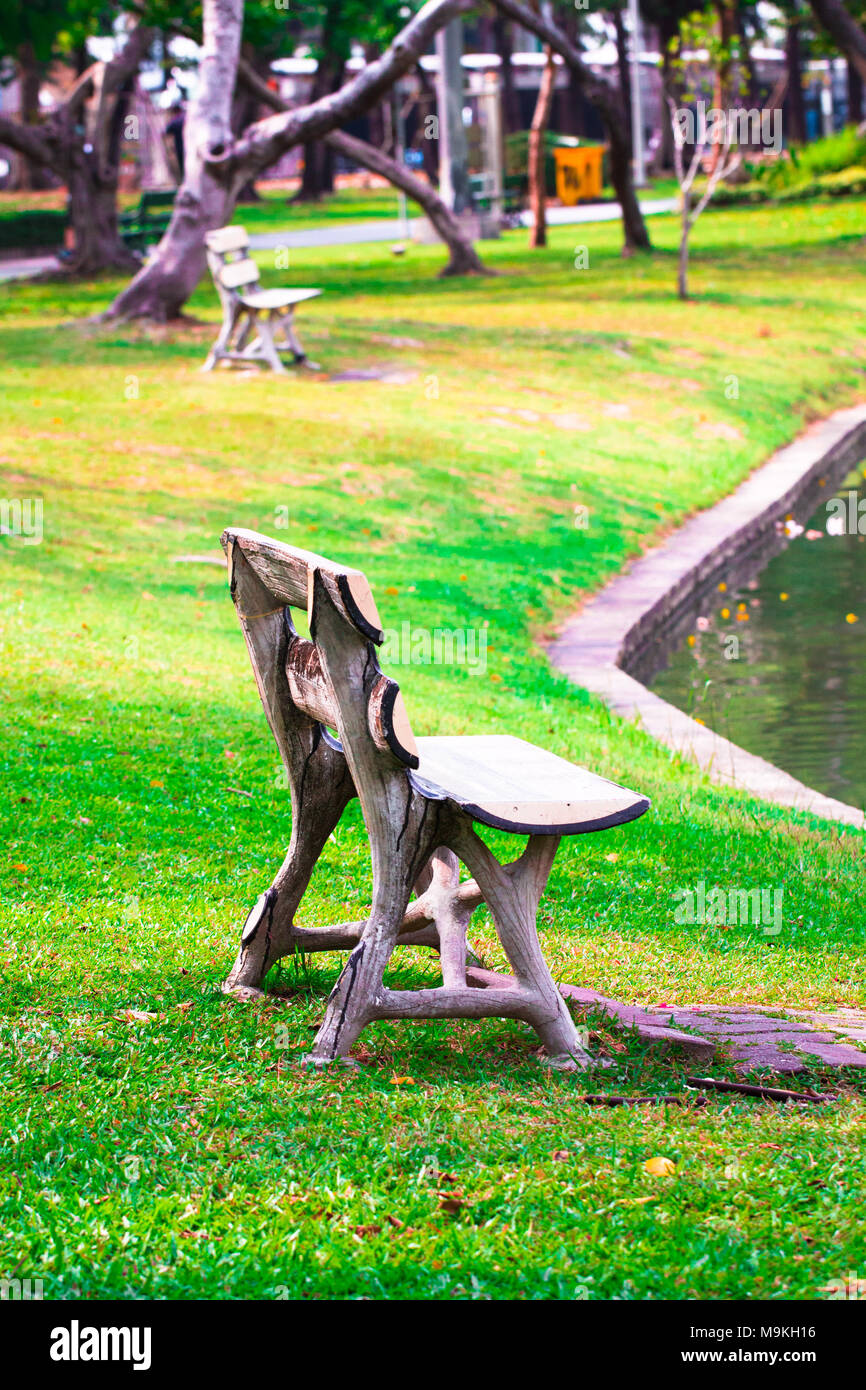 Chaire en bois gardent,vue avant de l'avant, paysage technique Banque D'Images
