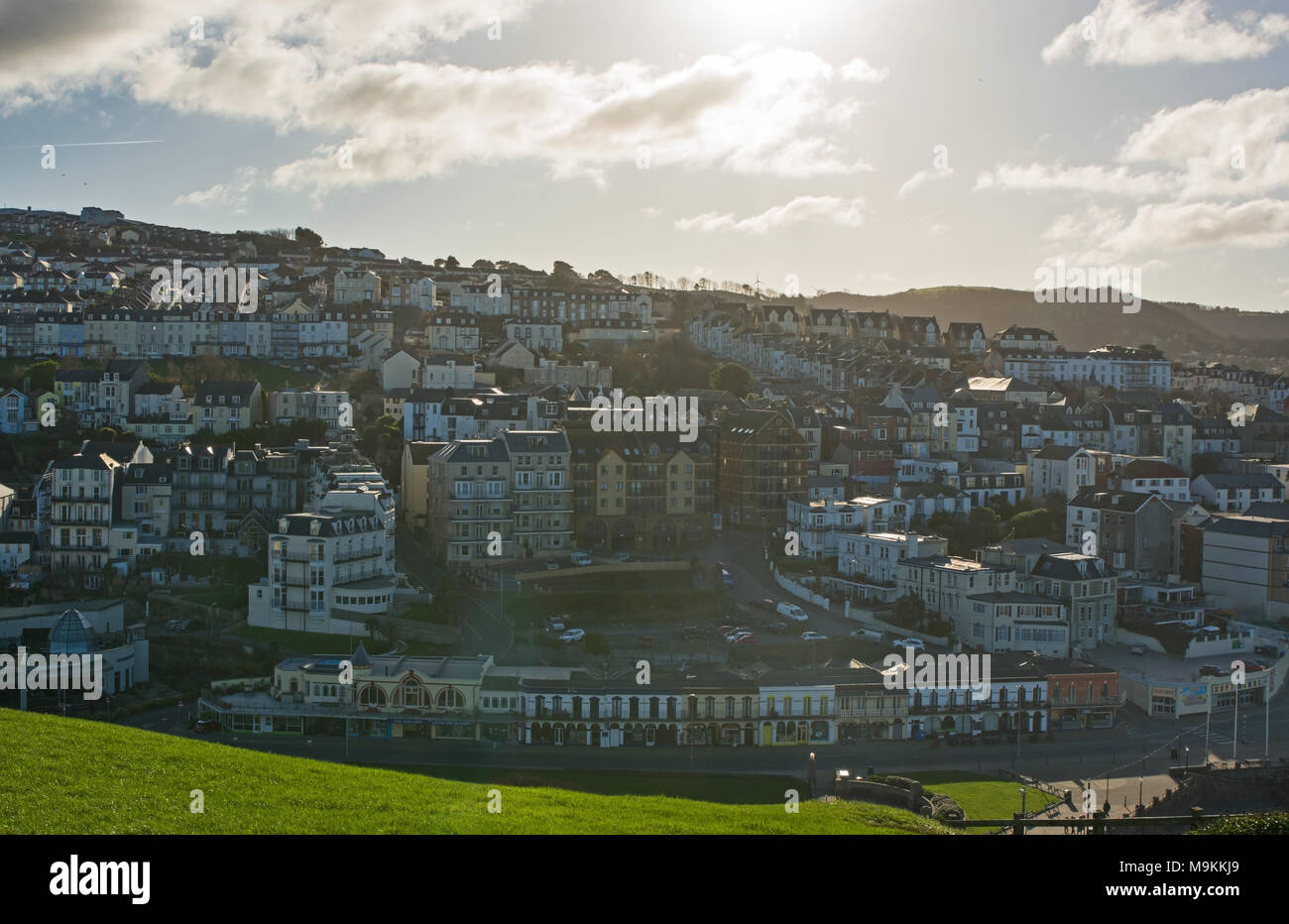 Centre Ville d'Ilfracombe, dans le Devon (Angleterre). Vue à partir de la falaise au-dessus. Banque D'Images