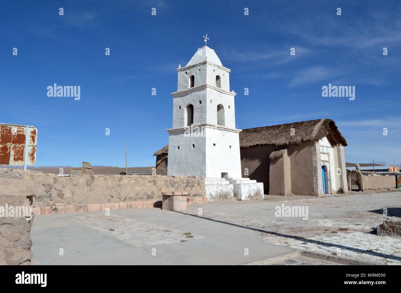 Petite église ville altiplane , Chili Banque D'Images