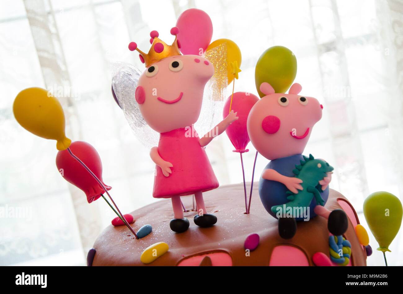 Fete Pour Les Enfants Decoration De Gateau Avec La Thematique De Peppa Pig Photo Stock Alamy