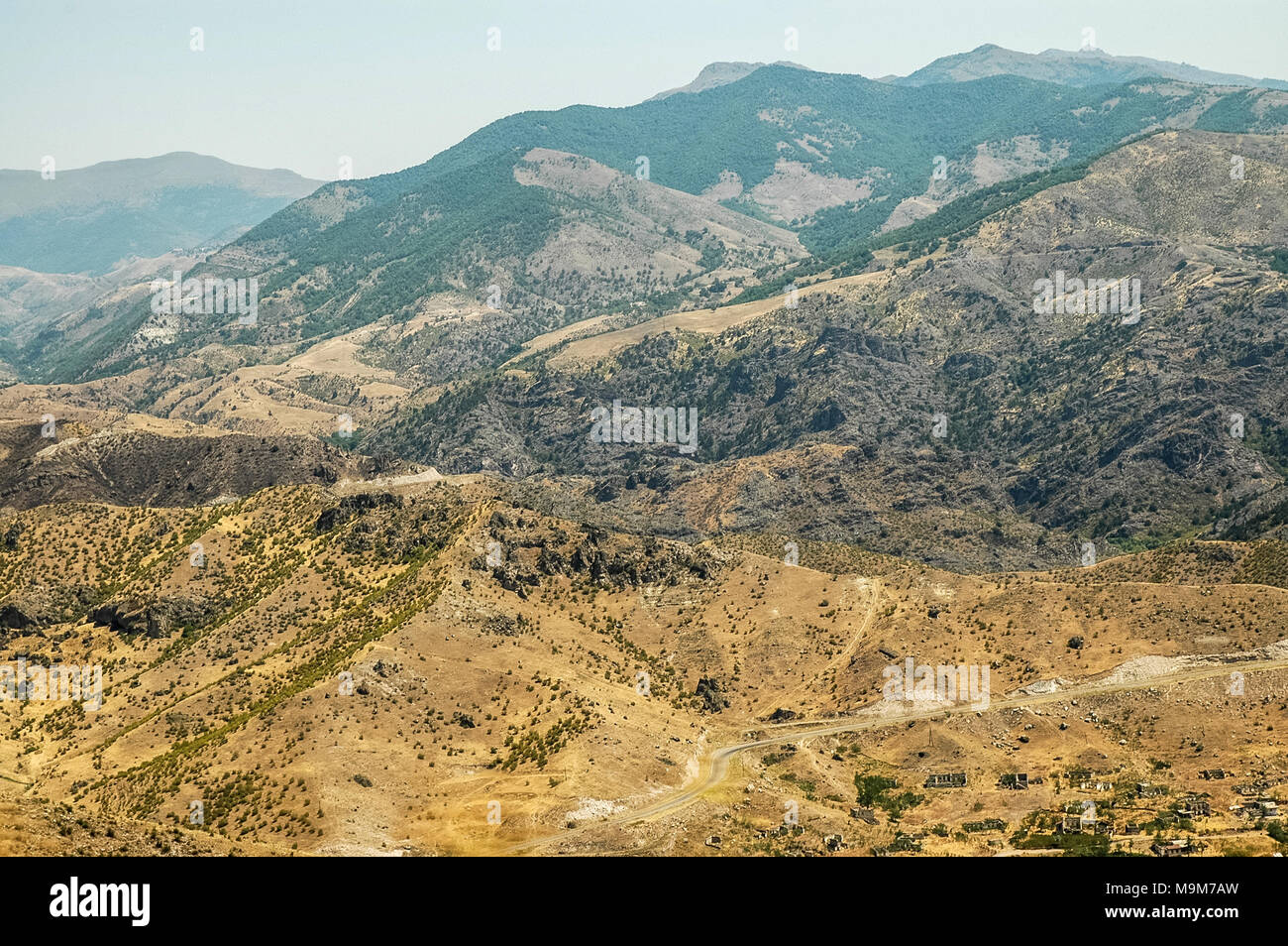 Les rochers, les montagnes arides dans la région de Nagorno Karabakh, un territoire contesté entre l'Arménie et l'Azerbaïdjan mais internationalement reconnus comme faisant partie de l'Azerbaïdjan Banque D'Images
