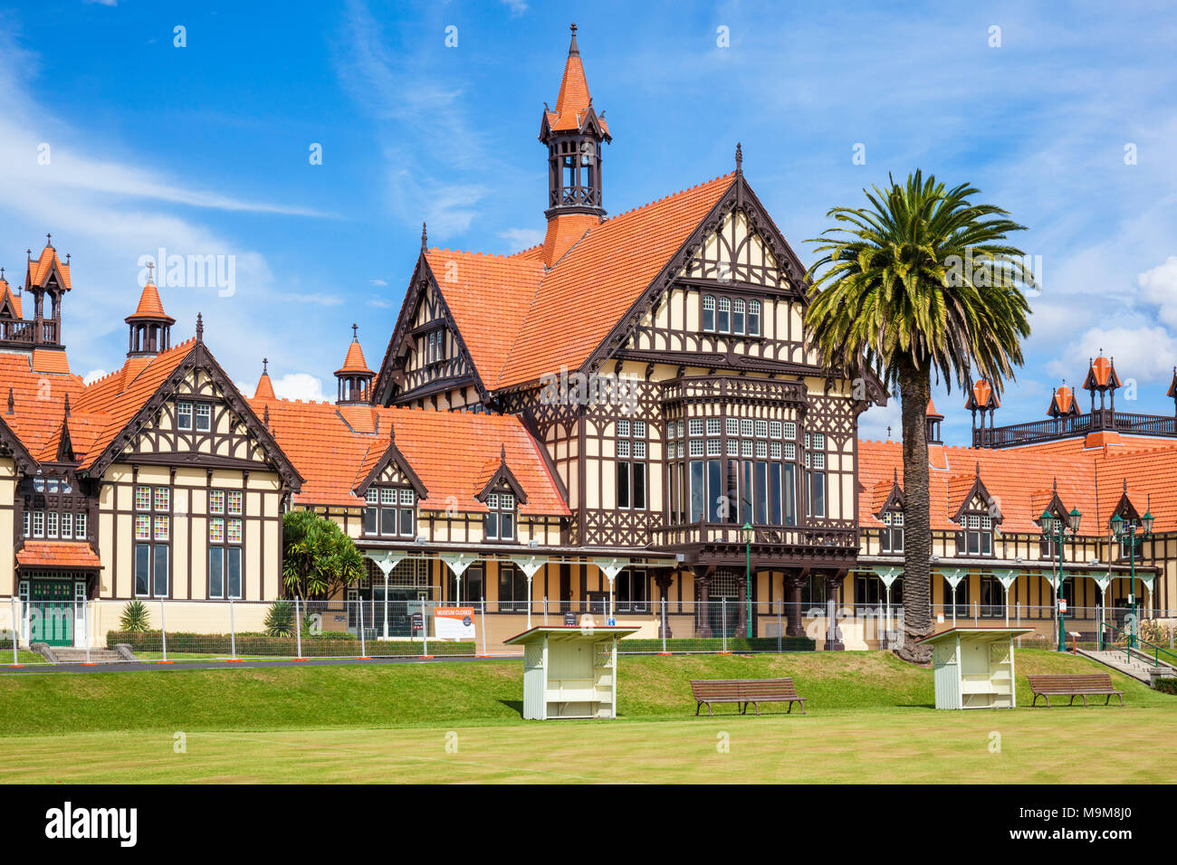 Nouvelle zélande Rotorua Nouvelle zélande Rotorua Musée de style tudor jardins du gouvernement de l'île du nord de la ville de Rotorua nouvelle zélande Banque D'Images