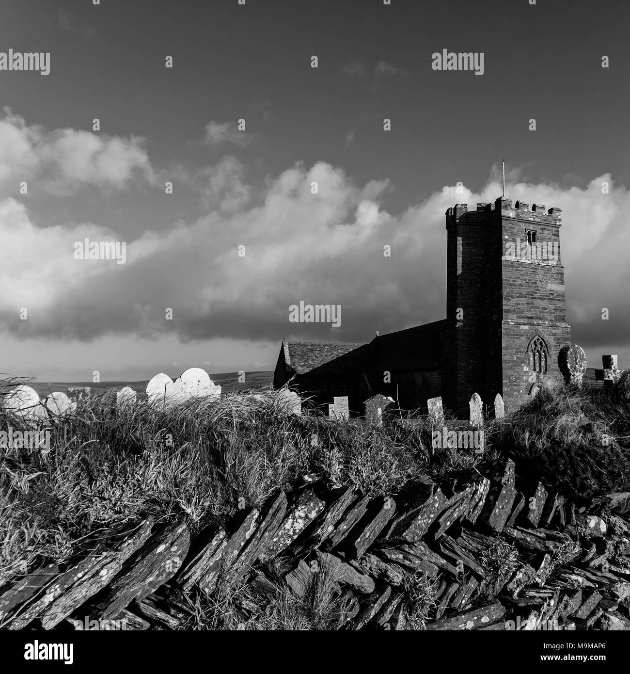 L'église St Materiana, Tintagel, en Cornouailles par une froide après-midi de printemps Banque D'Images