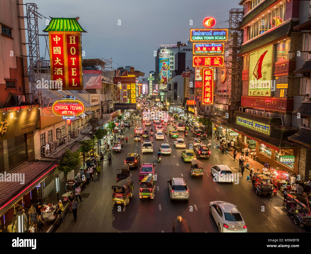 Yaowarat Road dans le quartier chinois, Bangkok, Thaïlande, 27 mars 2018. Banque D'Images