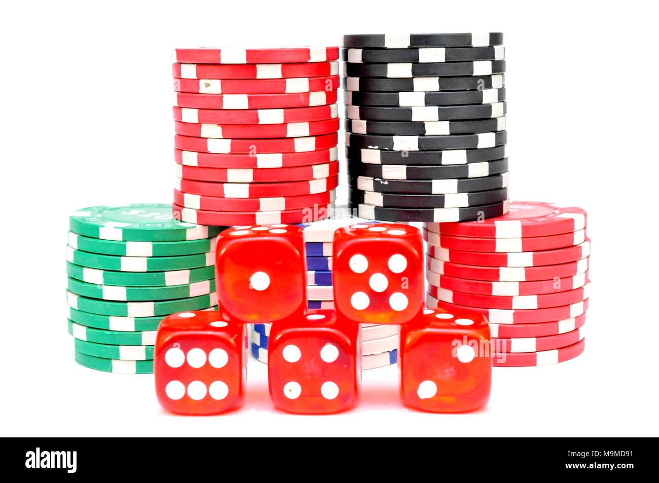 Jetons et les dés d'un jeu de poker Banque D'Images