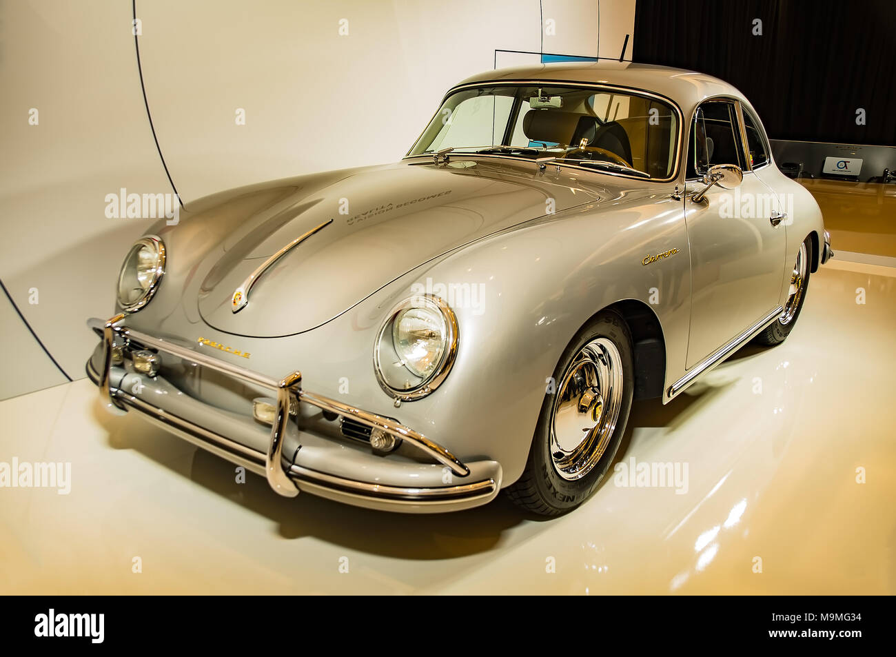 Toronto, Canada - 2018-02-19 : La Porsche 356 Carrera s'affiche sur l'exposition sur Porsche AG 2018 Le Salon international canadien Banque D'Images