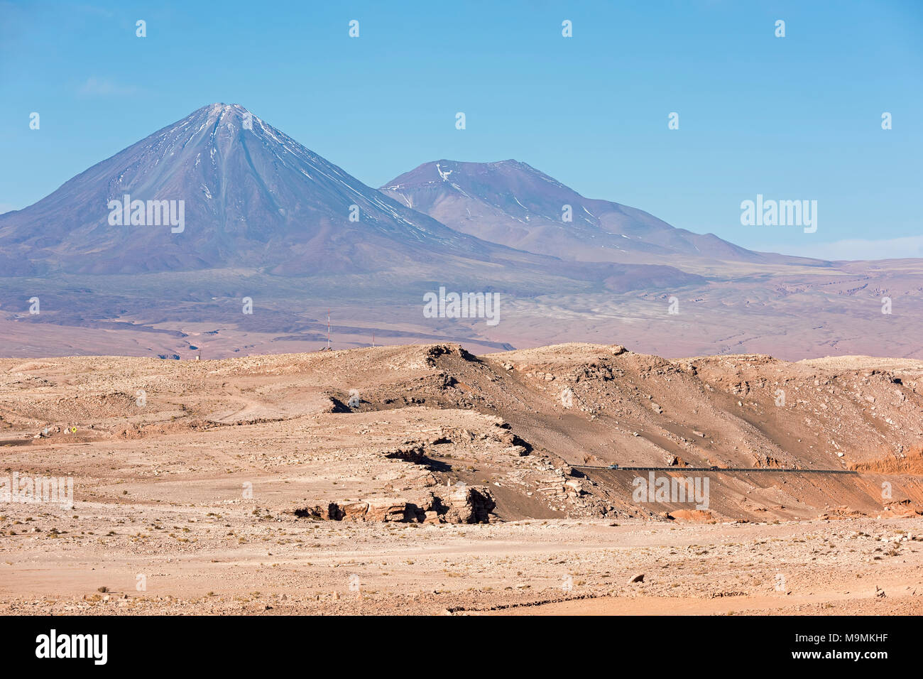 Le volcan Licancabur, Valle de la Luna, Désert d'Atacama, San Pedro de Atacama, Antofagasta, Chili Banque D'Images