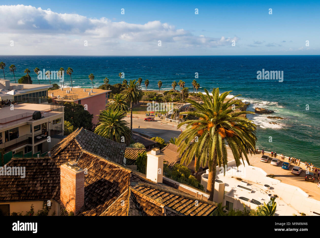 High angle view sur La Jolla Cove, une partie de la ville de San Diego, en Californie, lors d'une journée ensoleillée. Banque D'Images