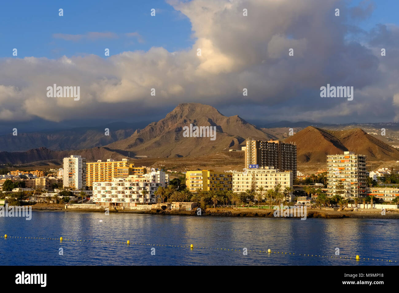 Hôtels sur la côte, Los Cristianos, Tenerife, Canaries, Espagne Banque D'Images