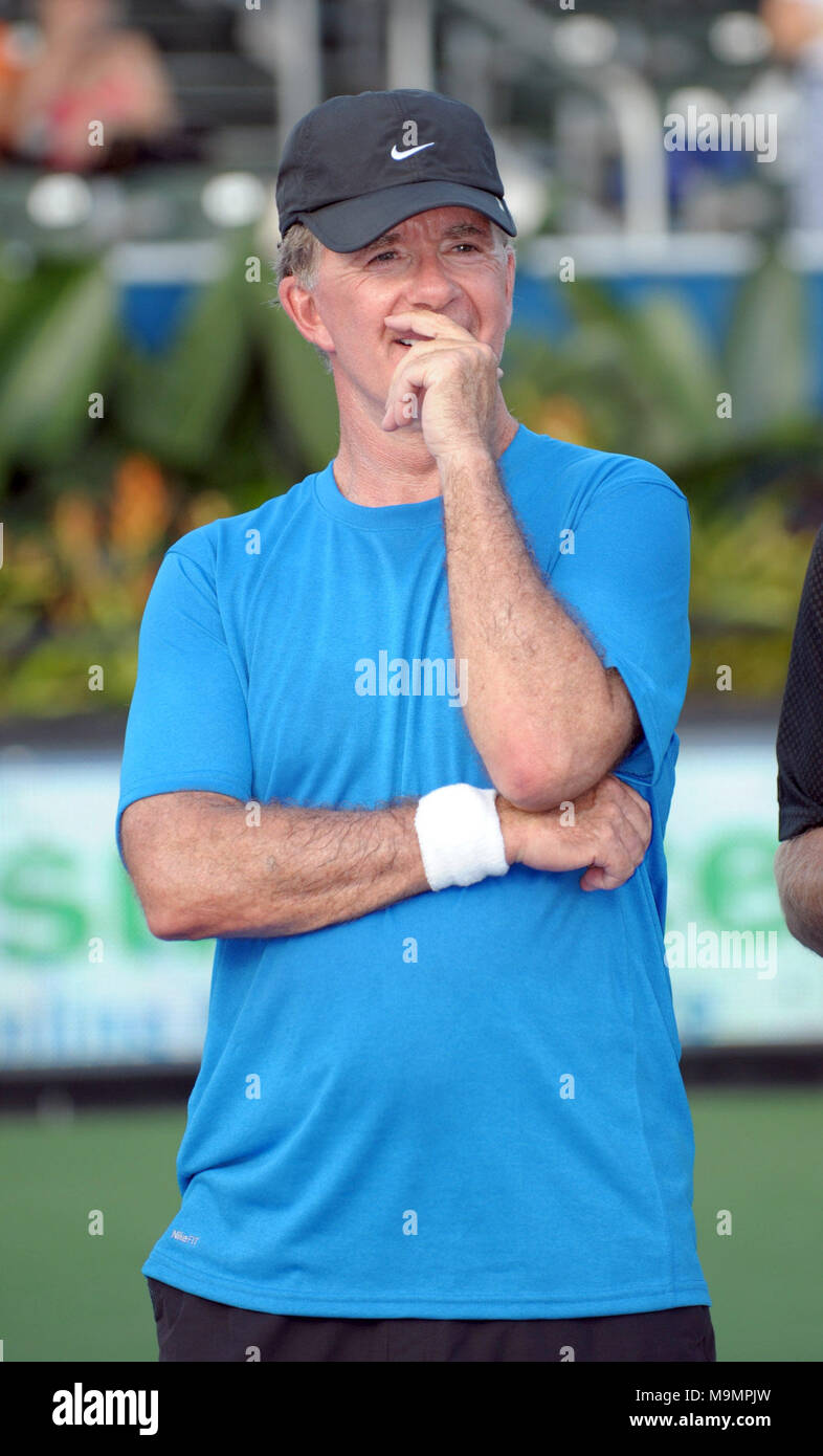 DELRAY Beach, FL - Novembre 02 : Alan Thicke participe à la Chris Evert et Raymond James Pro-Celebrity événement Tennis à Delray Beach Tennis Center le 02 novembre 2008 à Delray Beach, Floride Personnes : Alan Thicke Banque D'Images