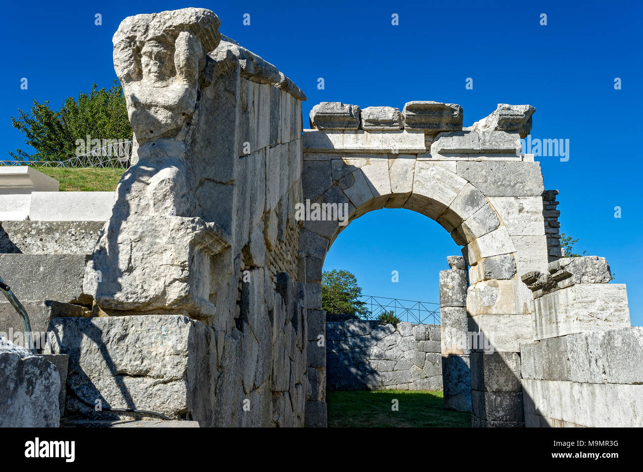 Atlant suis Arkadengang Samnitisches, théâtre, Teatro Sannitico, ancien lieu de culte des Samnites, 2e siècle avant J.-C., Monte Saraceno Banque D'Images