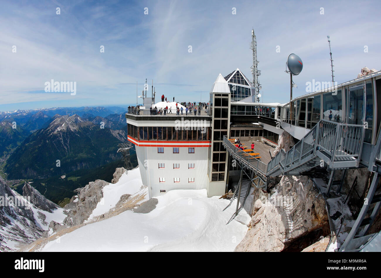 La station de montagne de la Zugspitze avec mât de l'émetteur et la station  météo, Berlin, Allemagne Photo Stock - Alamy
