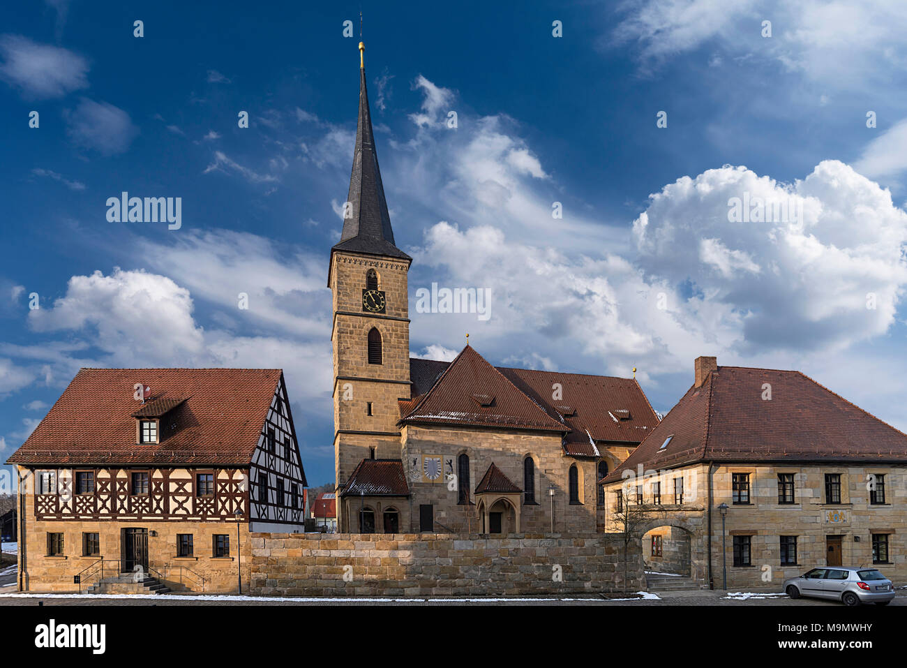 Église paroissiale Walburga, avec salle paroissiale et bibliothèque, Kirchröttenbach, Middle Franconia, Bavaria, Germany Banque D'Images