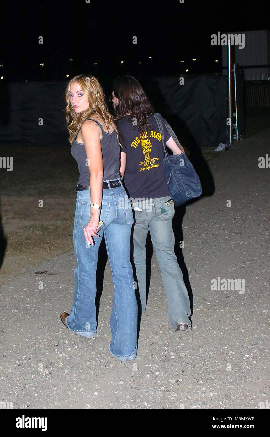 SMG   061007 Sopranos recap 12.JPG (COUVERTURE EXCLUSIVE) TOUTES PHOTOS PRISES 2005-2007 EN FLORIDE USA ( fichier photos) MIAMI BEACH - juin, 10, 2007 : Couverture exclusive (Les Sopranos) est une série télévisée américaine créée par David Chase et diffusées à l'origine sur le réseau HBO. Le spectacle s'articule autour de New Jersey mafia boss Tony Soprano et les difficultés auxquelles il fait face alors qu'il tente d'équilibrer les exigences souvent contradictoires de sa vie familiale et de l'organisation criminelle qu'il dirige. La série stars, entre autres, James Gandolfini, Lorraine Bracco, Edie Falco, et Michael Imperioli. Le s Banque D'Images