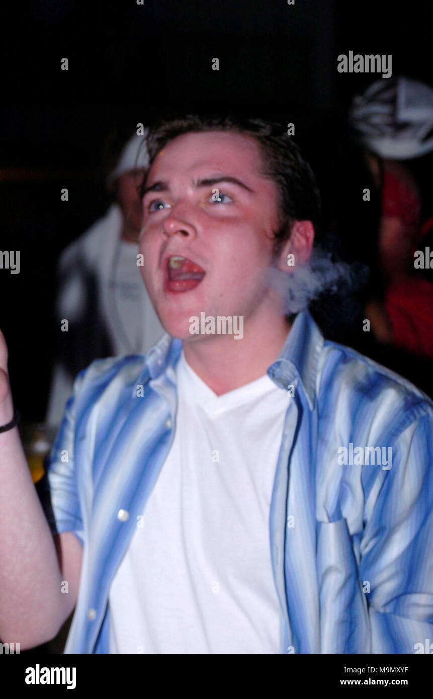 SMG   061007 Sopranos recap 45.JPG TOUTES LES PHOTOS PRISES 2005-2007 EN FLORIDE USA ( fichier photos) MIAMI BEACH - juin, 10, 2007 : The Sopranos est une série télévisée américaine créée par David Chase et diffusées à l'origine sur le réseau HBO. Le spectacle s'articule autour de New Jersey mafia boss Tony Soprano et les difficultés auxquelles il fait face alors qu'il tente d'équilibrer les exigences souvent contradictoires de sa vie familiale et de l'organisation criminelle qu'il dirige. La série stars, entre autres, James Gandolfini, Lorraine Bracco, Edie Falco, et Michael Imperioli. Le salon dispose d'un grand jeté et plusieurs états Banque D'Images