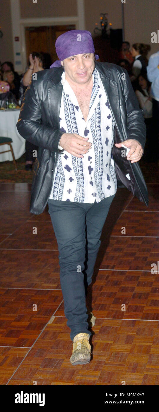 SMG   061007 Sopranos recap 46.JPG TOUTES LES PHOTOS PRISES 2005-2007 EN FLORIDE USA ( fichier photos) MIAMI BEACH - juin, 10, 2007 : The Sopranos est une série télévisée américaine créée par David Chase et diffusées à l'origine sur le réseau HBO. Le spectacle s'articule autour de New Jersey mafia boss Tony Soprano et les difficultés auxquelles il fait face alors qu'il tente d'équilibrer les exigences souvent contradictoires de sa vie familiale et de l'organisation criminelle qu'il dirige. La série stars, entre autres, James Gandolfini, Lorraine Bracco, Edie Falco, et Michael Imperioli. Le salon dispose d'un grand jeté et plusieurs états Banque D'Images