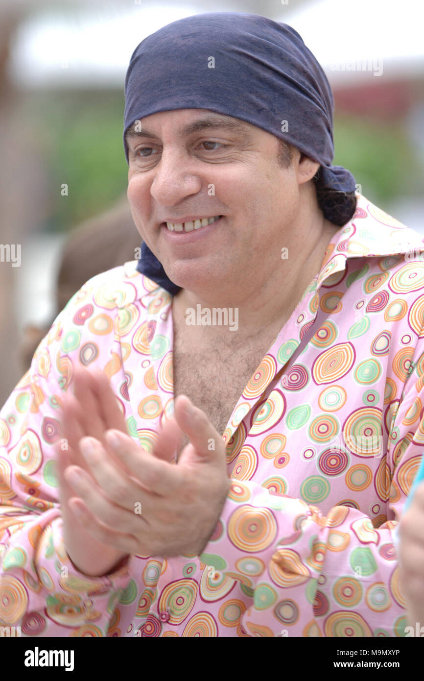 SMG   061007 Sopranos recap 50.JPG TOUTES LES PHOTOS PRISES 2005-2007 EN FLORIDE USA ( fichier photos) MIAMI BEACH - juin, 10, 2007 : The Sopranos est une série télévisée américaine créée par David Chase et diffusées à l'origine sur le réseau HBO. Le spectacle s'articule autour de New Jersey mafia boss Tony Soprano et les difficultés auxquelles il fait face alors qu'il tente d'équilibrer les exigences souvent contradictoires de sa vie familiale et de l'organisation criminelle qu'il dirige. La série stars, entre autres, James Gandolfini, Lorraine Bracco, Edie Falco, et Michael Imperioli. Le salon dispose d'un grand jeté et plusieurs états Banque D'Images