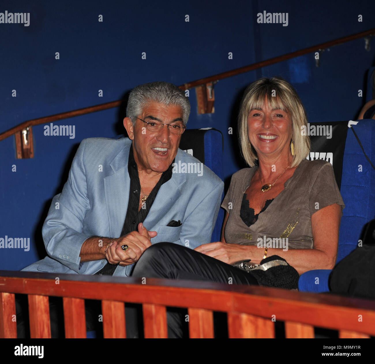 FORT LAUDERDALE, FL - janvier 08 : Frank Vincent arrive à la projection de genre en attente au Cinema Paradiso. GENIUS EN ATTENTE est un film documentaire narré par Frank Vincent (Les Affranchis, Casino, Raging Bull) qui raconte l'histoire épique de Walter L. Shaw, un génie en ingénierie qui, à plus d'un demi-siècle, a inventé une technologie qui transforme le système téléphonique rudimentaire des années 1950 à la fondation de l'industrie mondiale des télécommunications de pointe. AT&T a tenu une telle mainmise monopole. le 8 janvier 2009 à Fort Lauderdale, en Floride. People : Frank Vincent Banque D'Images