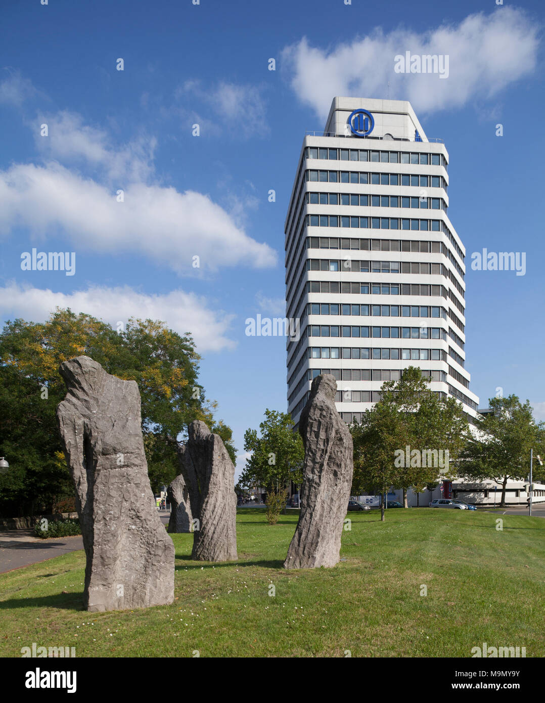 Ensemble de sculptures Etude I-V d'Eugène Dodeigne, partie de la sculpture mile, dans l'arrière-Allianz-Hochhaus, Hanovre Banque D'Images