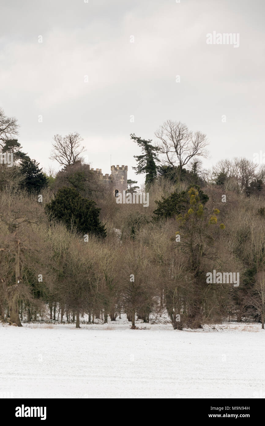 Blaise Castle, une folie dans l'enceinte de Blaise Castle House, North Bristol, recouvert de neige. Banque D'Images