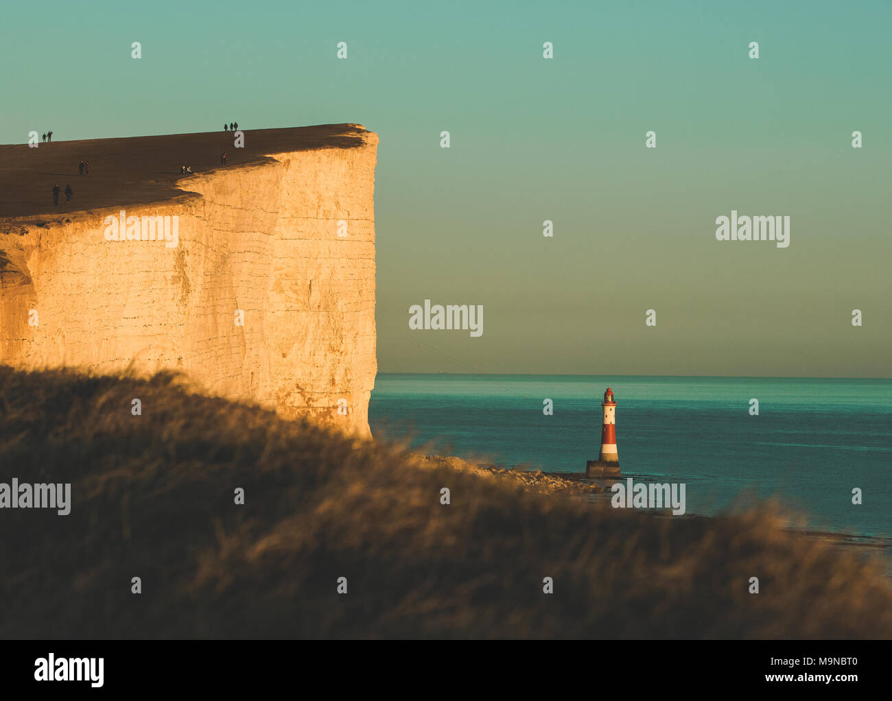 Falaise blanche côte phare Banque D'Images