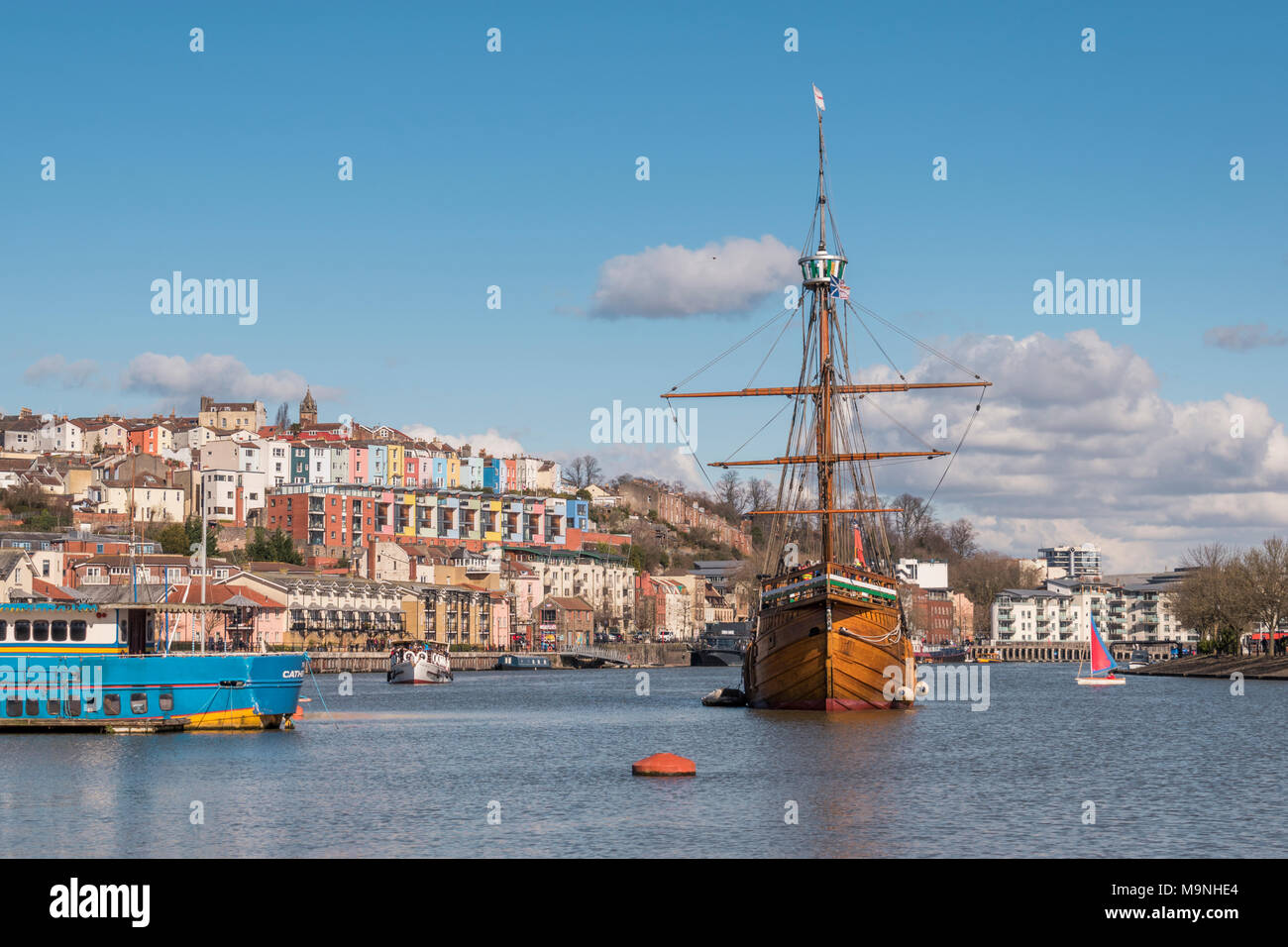 Le Matthew de Bristol en utilisant son moteur pour prendre les touristes autour du port flottant. Banque D'Images