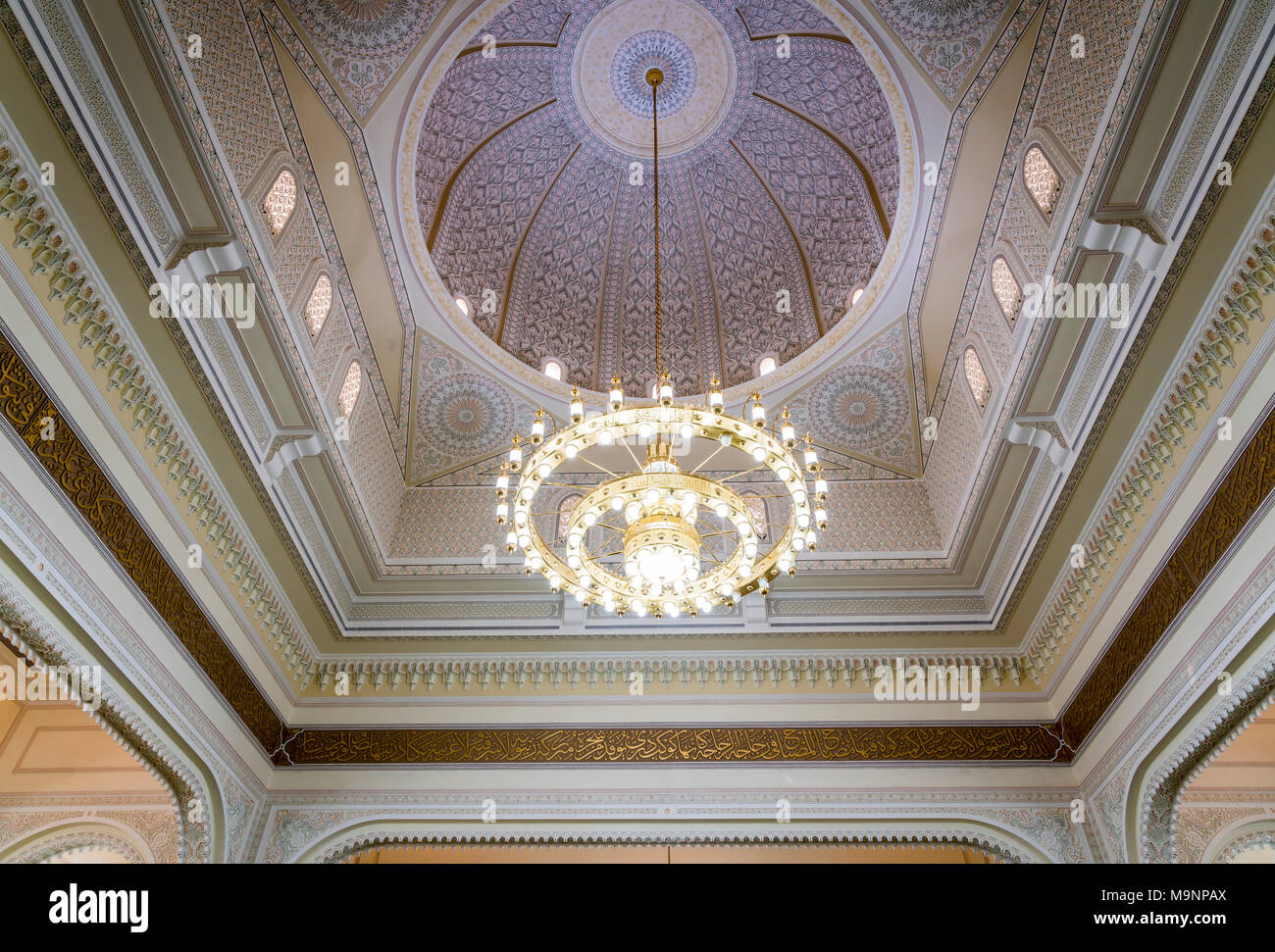 L'intérieur de la mosquée Al Manara à Dubaï, Émirats arabes unis, au ...