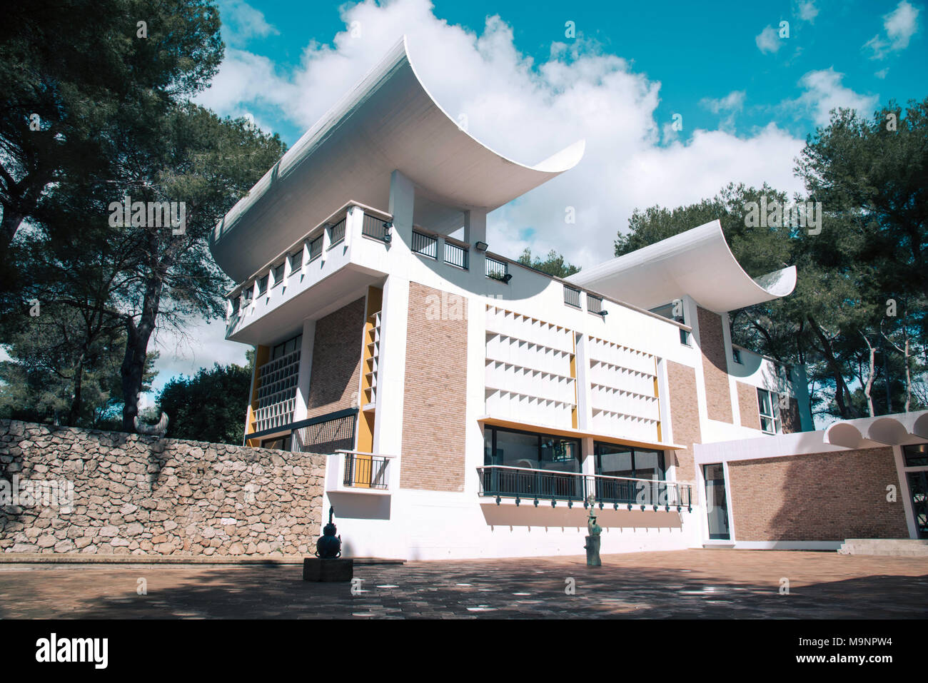 SAINT PAUL DE VENCE, FRANCE- 18 mars : façade Fondation Maeght à Saint Paul de Vence, France. Banque D'Images