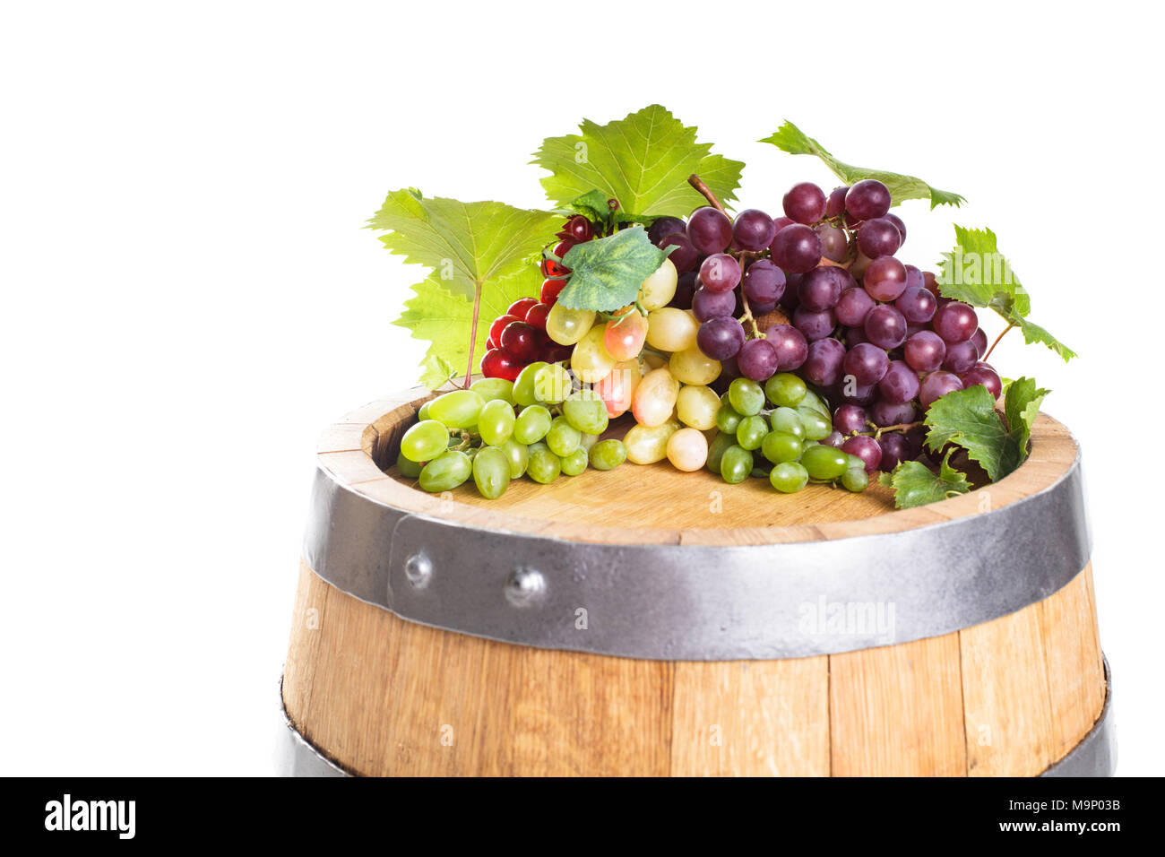 Tonneau de vin et feuille de raisin Banque de photographies et d’images à haute résolution Alamy