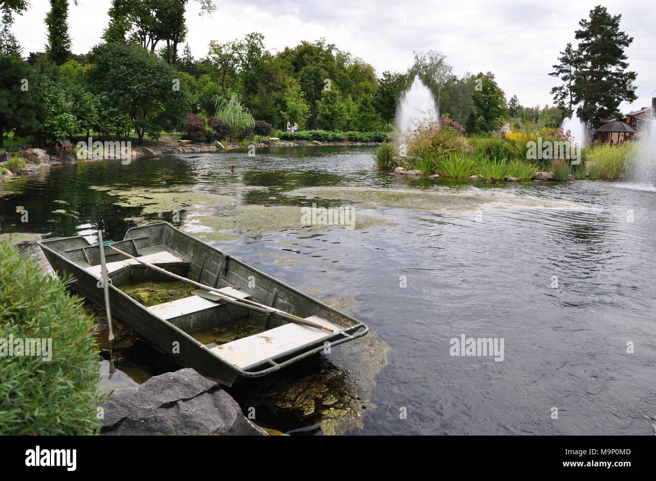 Kiev, le 24 août 2014. Résidence du Président de Lukraine Victor Janukovich dans Mezhyhiria. Voici maintenant le parc pour l'excursion et de repos. Banque D'Images