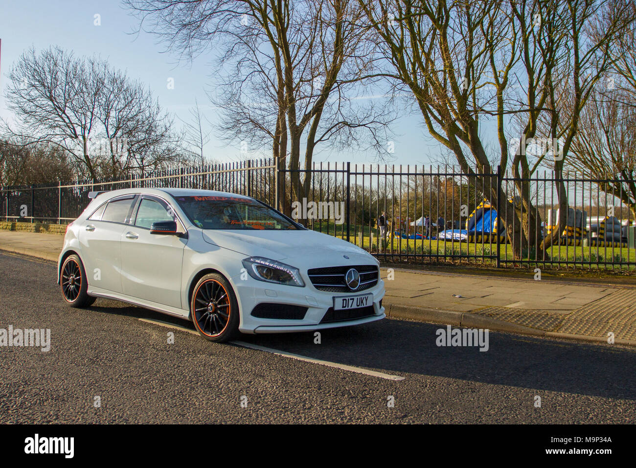 2017 blanc Mercedes Benz A200 AMG sport à l'événement North-West Supercar que les voitures et les touristes arrivent dans la station balnéaire. Supercars sur l'esplanade du front de mer pour les amateurs de voitures classiques et sportives profiter d'une journée de conduite. Banque D'Images